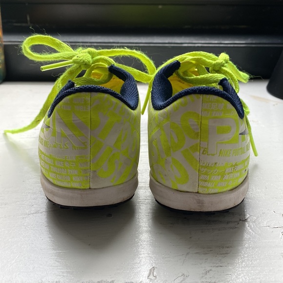 Soccer Turf cleats.  NIKE. Kids size 11. - Picture 3 of 4